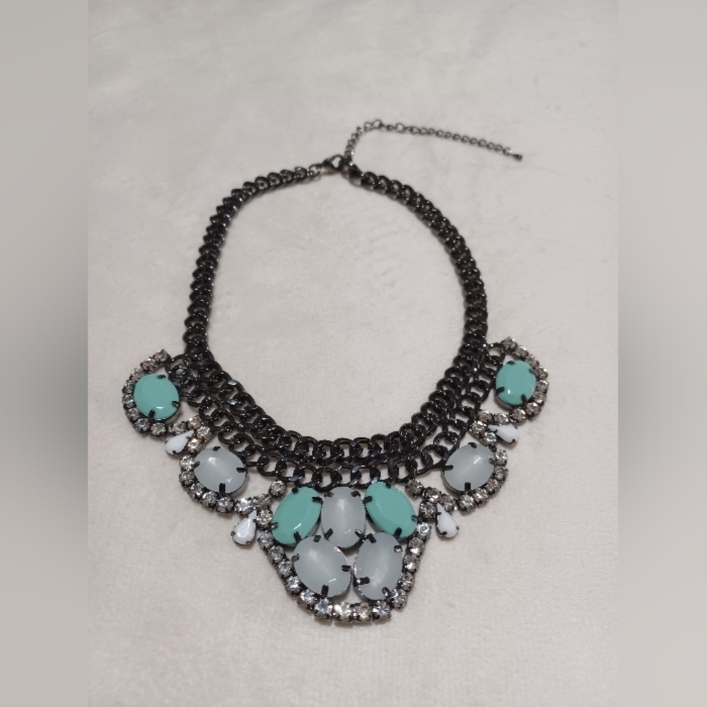 Silver Toned Metal Aqua Blue and White Plastic Oval Bead 16 inch Necklace
